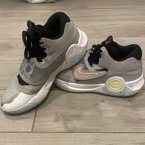 Nike Kevin Durant Basketball Gray and Black Shoes